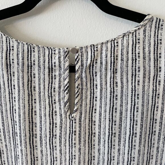 Peyton Jensen Cream & Black Vertical Stripe Round Neck Key Hole Back Blouse XS - Picture 3 of 10